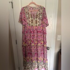 Flowy, pink floral maxi dress